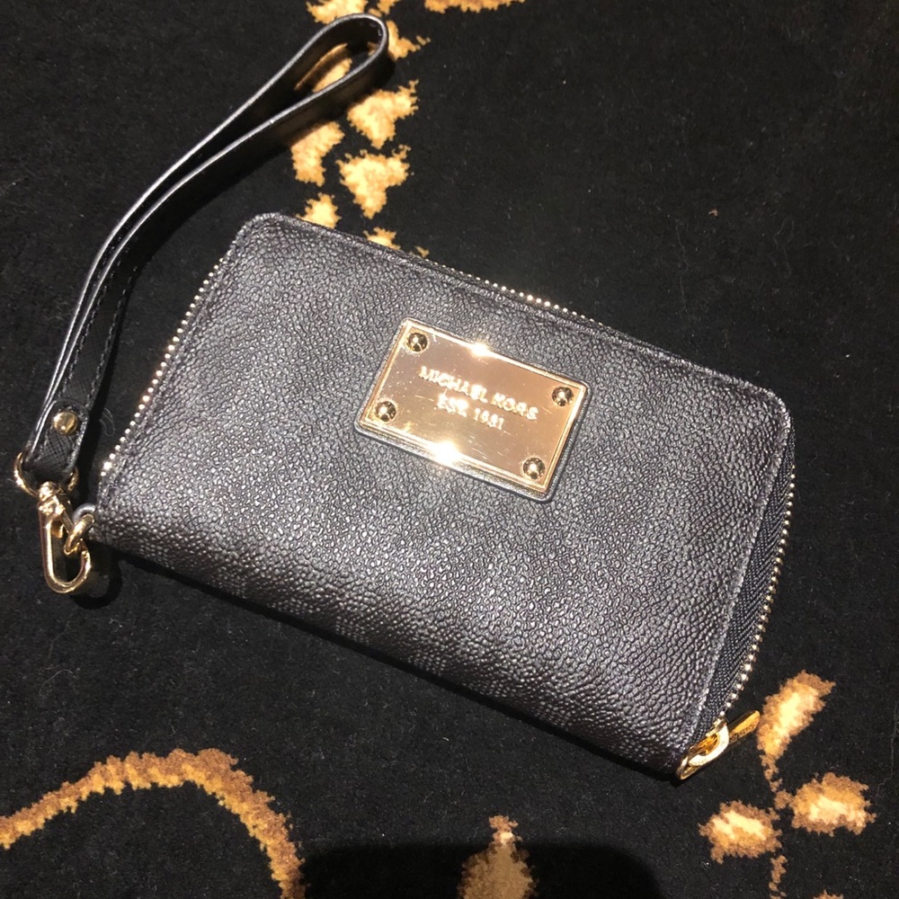 💯 Michael Kors Wristlet 💯